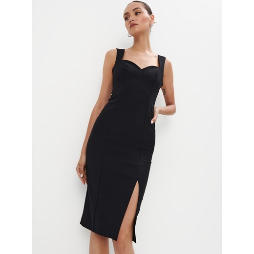 Sukienka Mohito z dekoltem w serek elegancka midi 