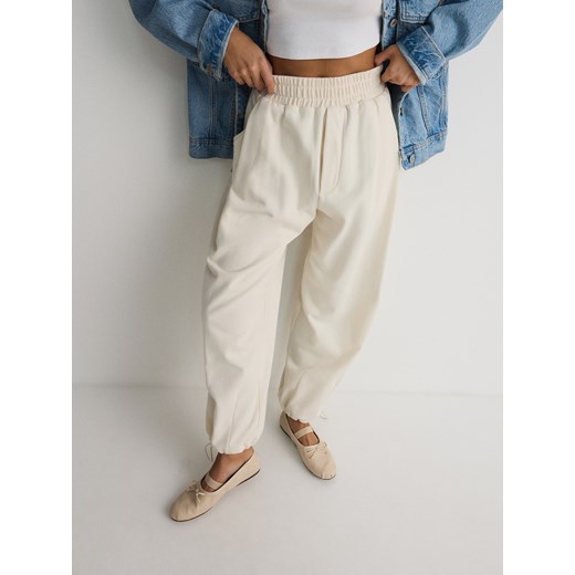 Reserved - Spodnie dresowe ze ściągaczami - złamana biel ze sklepu Reserved w kategorii Spodnie damskie - zdjęcie 173589979