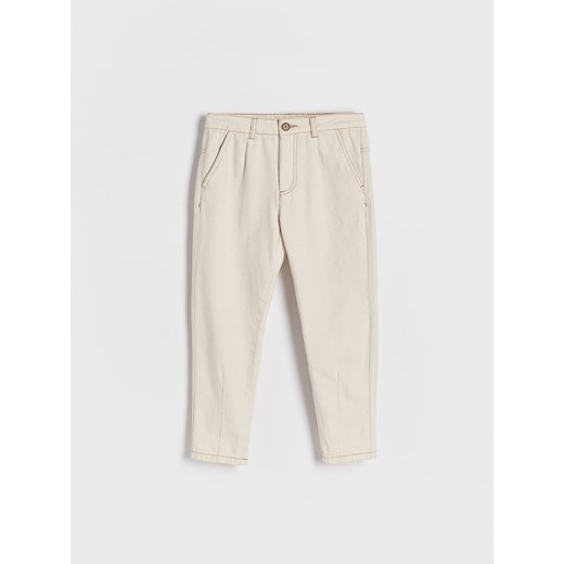 Reserved - Spodnie chino regular fit - złamana biel ze sklepu Reserved w kategorii Spodnie chłopięce - zdjęcie 173659399