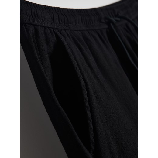 Reserved - Szorty jogger z lnem - czarny Reserved L Reserved