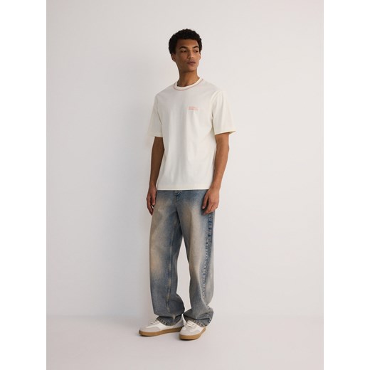 Reserved - T-shirt regular z nadrukiem na plecach - złamana biel ze sklepu Reserved w kategorii T-shirty męskie - zdjęcie 173676736