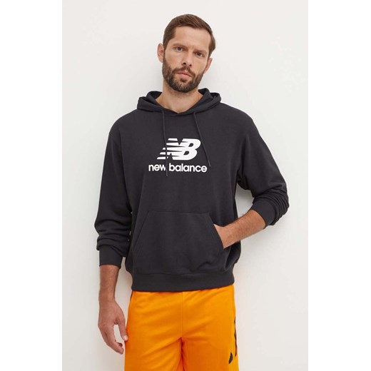 New Balance bluza Sport Essentials męska kolor czarny z kapturem z nadrukiem MT41501BK ze sklepu ANSWEAR.com w kategorii Bluzy męskie - zdjęcie 173704558