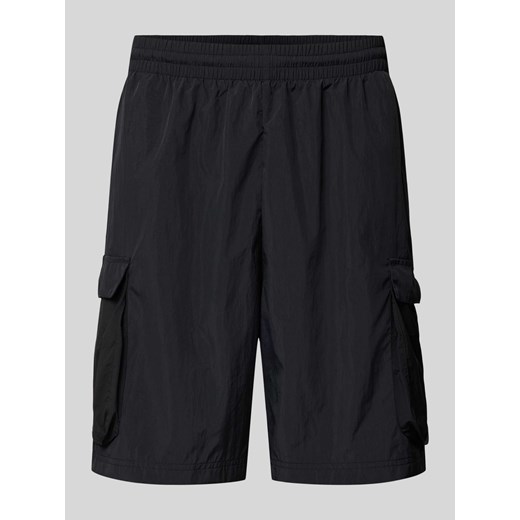 Szorty z dzianiny dresowej o kroju regular fit z kieszeniami cargo ze sklepu Peek&Cloppenburg  w kategorii Spodenki męskie - zdjęcie 173750815