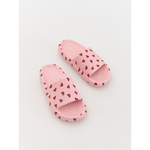 Reserved - Klapki w serduszka - brudny róż ze sklepu Reserved w kategorii Klapki dziecięce - zdjęcie 173791856