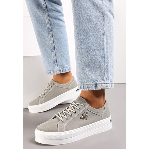 Szare Skórzane Sneakersy na Grubej Podeszwie z Przeszyciami i Broszką Nirnile ze sklepu renee.pl w kategorii Buty sportowe damskie - zdjęcie 173801706