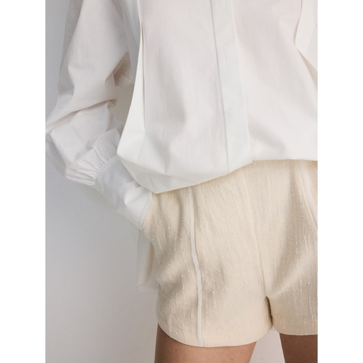 Reserved - Szorty z bawełnianej tkaniny - złamana biel Reserved S Reserved