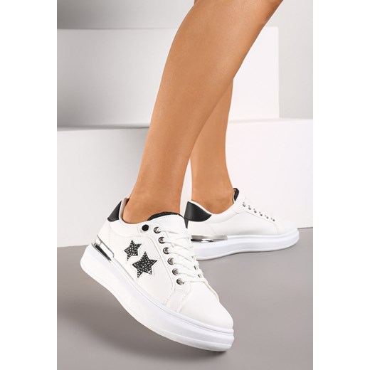 Biało-Czarne Sneakersy na Płaskiej Podeszwie Ozdobione Metalicznymi Elementami i Wstawkami Kalelia ze sklepu renee.pl w kategorii Buty sportowe damskie - zdjęcie 173827805