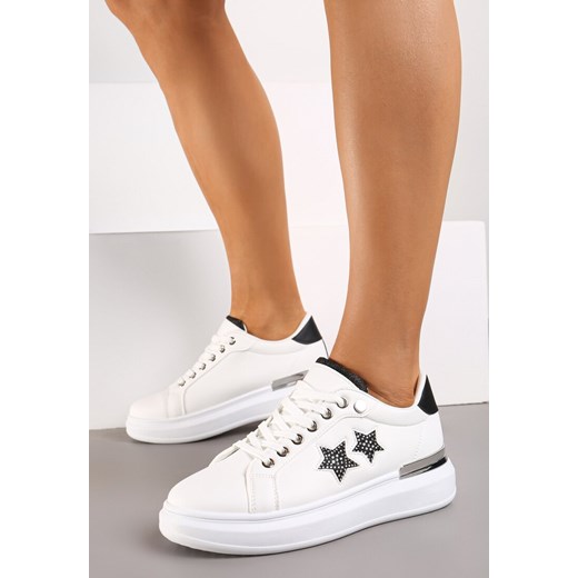 Biało-Czarne Płaskie Sneakersy z Gwiazdkami i Metalicznymi Wstawkami Jalelia ze sklepu born2be.pl w kategorii Buty sportowe damskie - zdjęcie 173828518