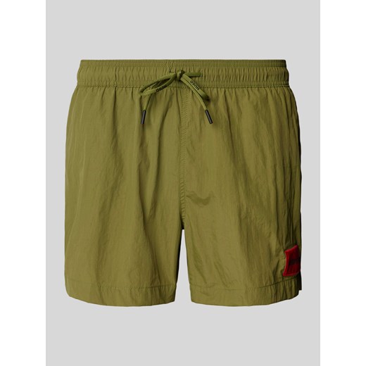 Spodenki kąpielowe o kroju regular fit z naszywką z logo model ‘DOMINICA’ ze sklepu Peek&Cloppenburg  w kategorii Kąpielówki - zdjęcie 173836829
