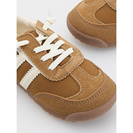 Reserved - Sportowe sneakersy - brązowy Reserved 28 Reserved