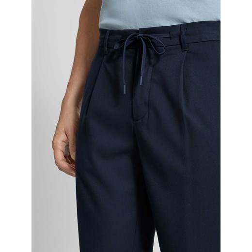 Spodnie materiałowe o kroju tapered fit z zakładkami w pasie model ‘LEROY’ Selected Homme M Peek&Cloppenburg