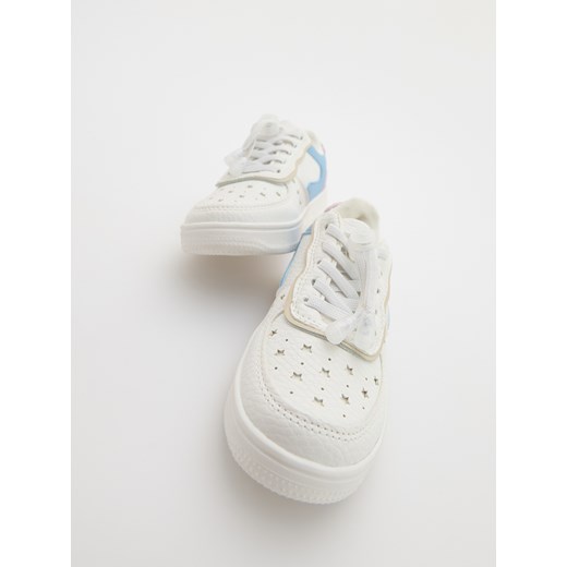 Reserved - Trampki ze stoperem - biały Reserved 20/21 Reserved