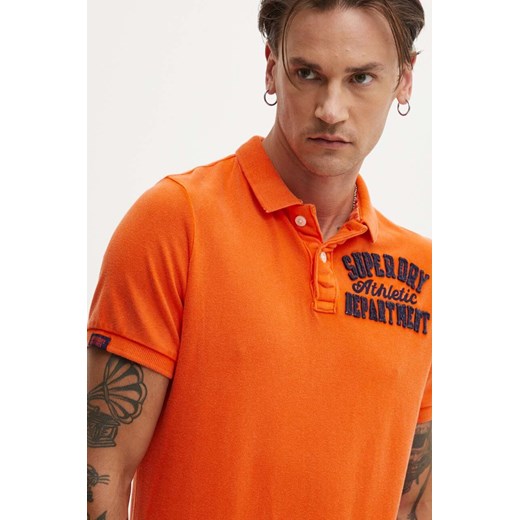 Superdry polo bawełniane kolor pomarańczowy z aplikacją M1110396A-TSW ze sklepu ANSWEAR.com w kategorii T-shirty męskie - zdjęcie 173998637