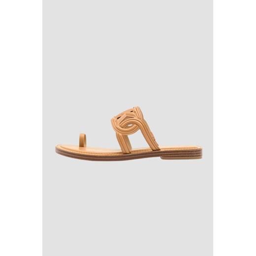 MICHAEL KORS Brązowe klapki Alma Flat Sandal, Rozmiar 37,5 ze sklepu outfit.pl w kategorii Klapki damskie - zdjęcie 174006918