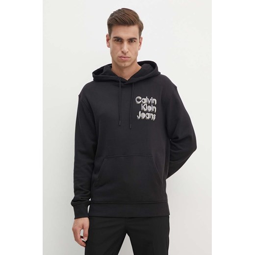 Calvin Klein Jeans bluza bawełniana męska kolor czarny z kapturem z nadrukiem J30J325927 ze sklepu ANSWEAR.com w kategorii Bluzy męskie - zdjęcie 174034847