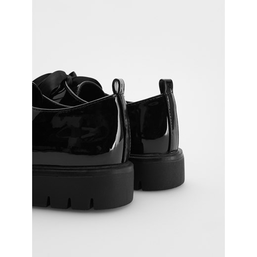 Reserved - Lakierowane loafersy - czarny - id: 571AH-99X - marki Reserved - 174040427 Reserved - Lakierowane loafersy - czarny ze sklepu Reserved w kategorii Półbuty dziecięce - zdjęcie 174040427