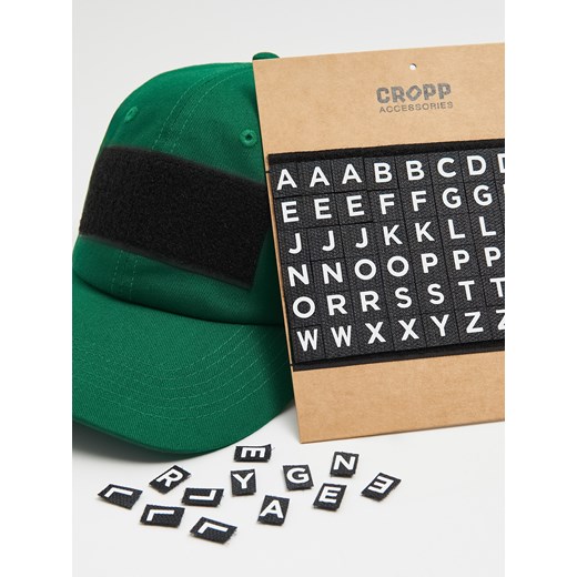 Cropp - Zielona bejsbolówka z zestawem liter - zielony Cropp Uniwersalny Cropp