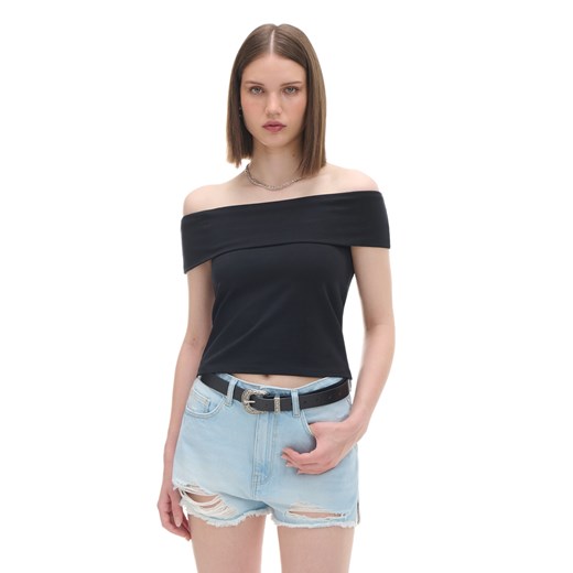Cropp - Czarna bluzka z dekoltem carmen - czarny ze sklepu Cropp w kategorii Bluzki damskie - zdjęcie 174103726