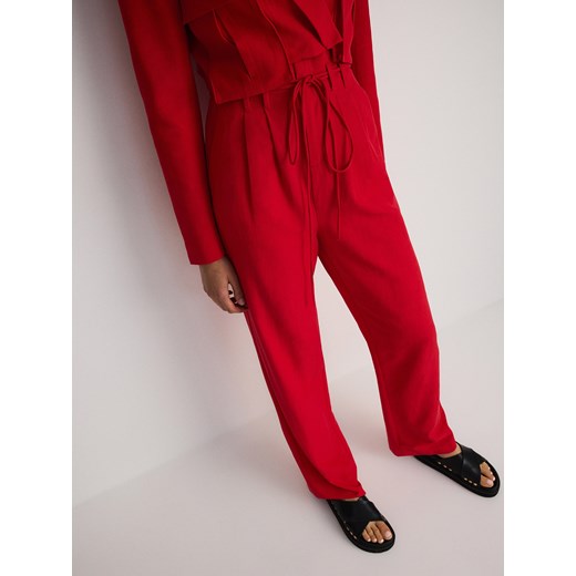 Reserved - Szerokie spodnie z zakładkami i lnem - czerwony Reserved 42 Reserved