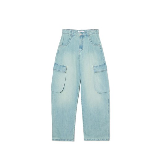 Cropp - Jasne jeansy skater z efektem sprania - błękitny ze sklepu Cropp w kategorii Jeansy damskie - zdjęcie 174140989