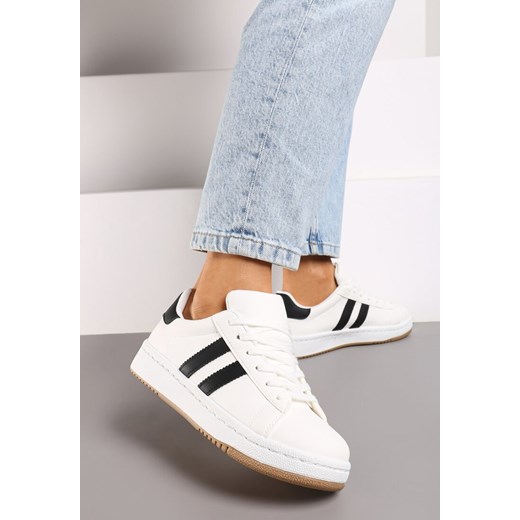 Białe Płaskie Sneakersy z Kontrastowymi Paskami Navisana ze sklepu born2be.pl w kategorii Buty sportowe damskie - zdjęcie 174141258