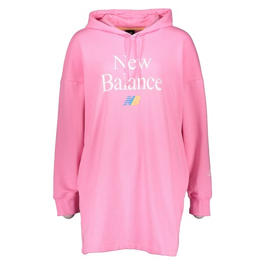 Sukienka różowa New Balance na spacer z napisem 
