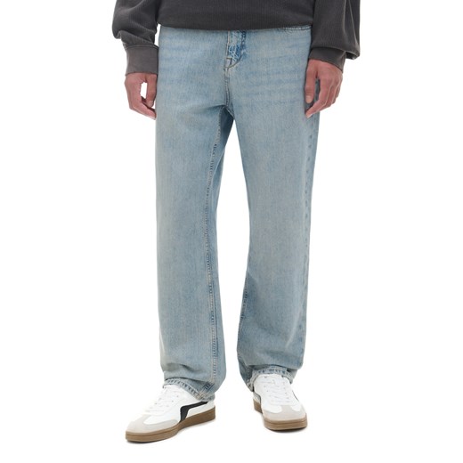 Cropp - Jasnoniebieskie jeansy relaxed fit - niebieski ze sklepu Cropp w kategorii Jeansy męskie - zdjęcie 174163429