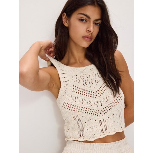 Reserved - Krótki top z ażurowym splotem - kremowy Reserved S okazja Reserved