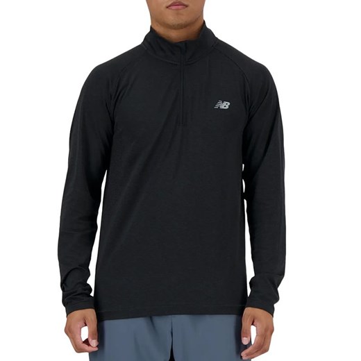 Bluza New Balance MT41083BK - czarna ze sklepu streetstyle24.pl w kategorii Bluzy męskie - zdjęcie 174175816