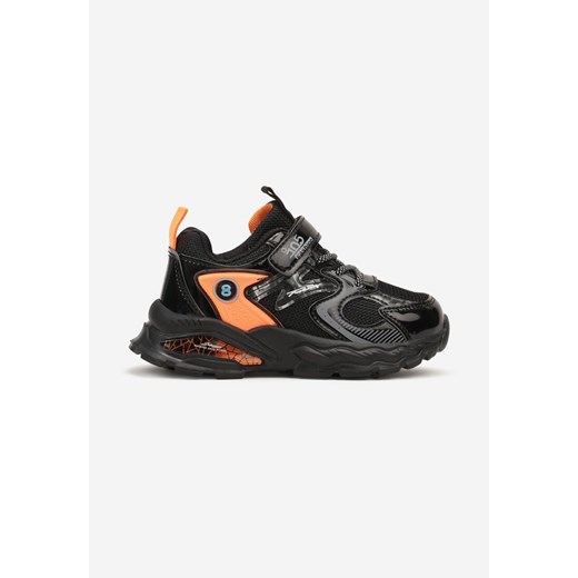 Czarne Płaskie Buty Sportowe Sneakersy z Tłoczoną Podeszwą Skórzaną Wkładką i Perforacją Carmelba ze sklepu born2be.pl w kategorii Buty sportowe dziecięce - zdjęcie 174181566
