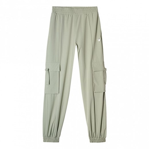 Damskie spodnie dresowe joggery Guess Aurlie Cargo Pants - zielone ze sklepu Sportstylestory.com w kategorii Spodnie damskie - zdjęcie 174388629
