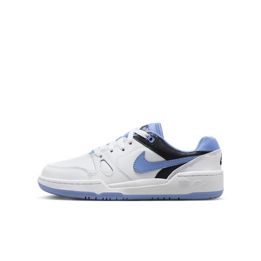 Buty sportowe dziecięce Nike na wiosnę wiązane