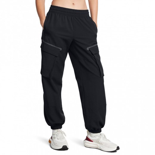 Damskie spodnie treningowe Under Armour Unstoppable Cargo Pant - czarne ze sklepu Sportstylestory.com w kategorii Spodnie damskie - zdjęcie 174562146