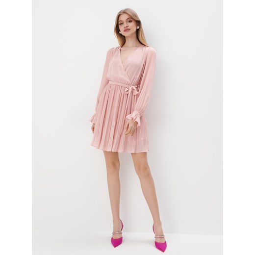 Mohito - Sukienka mini z plisowanym dołem - różowy Mohito 32 promocyjna cena Mohito