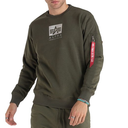 Bluza Alpha Industries Satin Logo Sweater 148311142 - zielona ze sklepu streetstyle24.pl w kategorii Bluzy męskie - zdjęcie 174622407