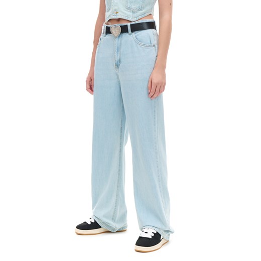Cropp - Jasne jeansy retro wide leg - niebieski ze sklepu Cropp w kategorii Jeansy damskie - zdjęcie 174642976