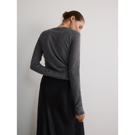 Sweter damski Reserved z dekoltem v