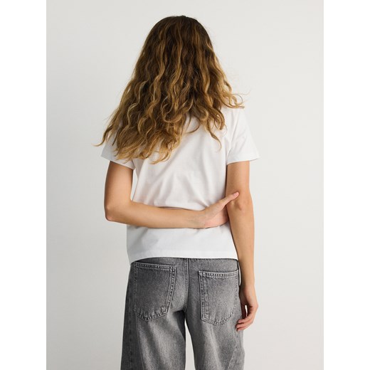 Bluzka damska biała Reserved z bawełny z haftem z okrągłym dekoltem na wiosnę 