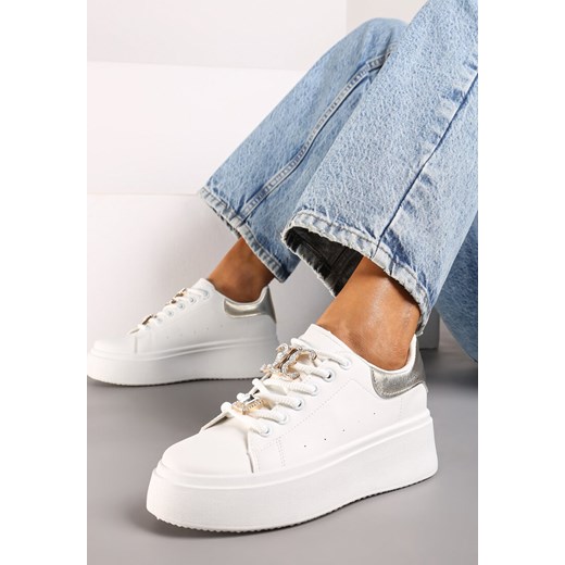 Biało-Złote Sneakersy na Platformie Ozdobione Cyrkoniami i Aplikacjami na Sznurówkach Arretea ze sklepu renee.pl w kategorii Buty sportowe damskie - zdjęcie 174668426