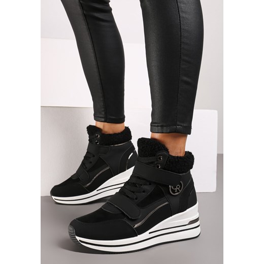 Czarne Sznurowane Sneakersy na Koturnie ze Sztucznym Futrem i Metalicznymi Aplikacjami Leridras ze sklepu born2be.pl w kategorii Buty sportowe damskie - zdjęcie 174694889