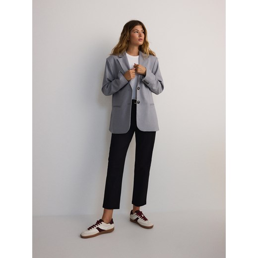 Reserved - Spodnie chino z paskiem - czarny ze sklepu Reserved w kategorii Spodnie damskie - zdjęcie 174701398