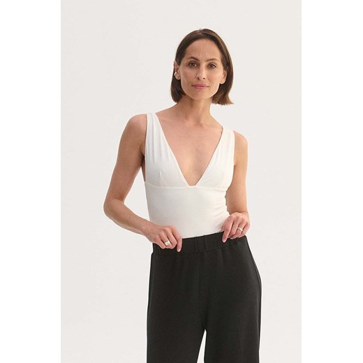 Saint Body body damskie kolor beżowy gładka SB.585 ze sklepu ANSWEAR.com w kategorii Bluzki damskie - zdjęcie 174701947