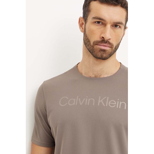 Calvin Klein Performance t-shirt treningowy kolor brązowy z nadrukiem 00GMF4K124 ze sklepu ANSWEAR.com w kategorii T-shirty męskie - zdjęcie 174723525