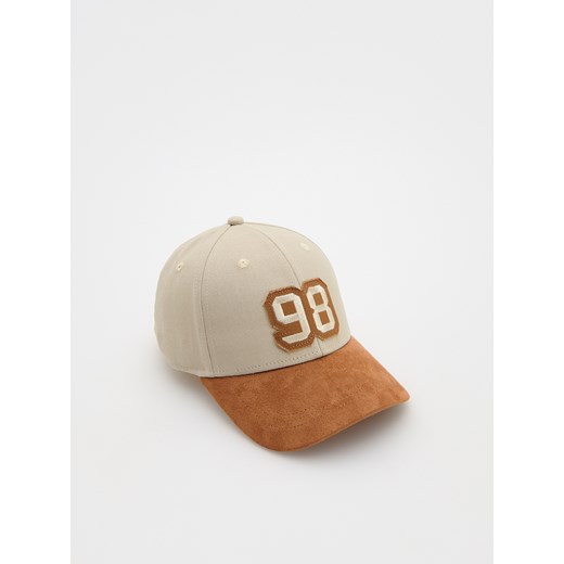 Reserved - Bawełniana czapka z daszkiem - kremowy ze sklepu Reserved w kategorii Czapki dziecięce - zdjęcie 174729269