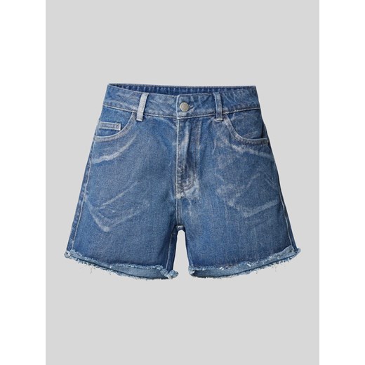 Szorty jeansowe o kroju regular fit z frędzlami model ‘ZOE’ ze sklepu Peek&Cloppenburg  w kategorii Szorty - zdjęcie 174734265