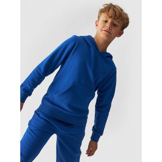 Chłopięca bluza dresowa nierozpinana z kapturem 4F 4FJWMM00TSWSM1292 - niebieska ze sklepu Sportstylestory.com w kategorii Bluzy chłopięce - zdjęcie 174761119