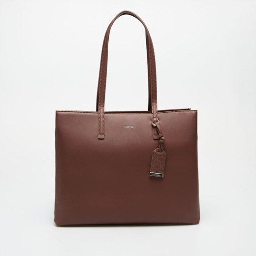 CALVIN KLEIN TOREBKA CK MUST MEDIUM SHOPPER MONO ze sklepu Symbiosis w kategorii Torby Shopper bag - zdjęcie 174761555
