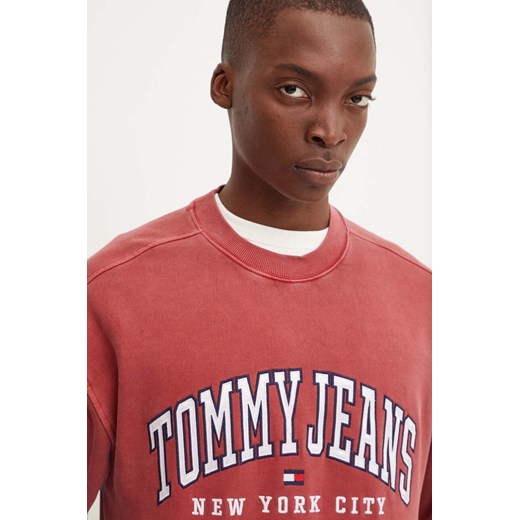 Tommy Jeans bluza męska kolor bordowy z aplikacją DM0DM19757 ze sklepu ANSWEAR.com w kategorii Bluzy męskie - zdjęcie 174805276