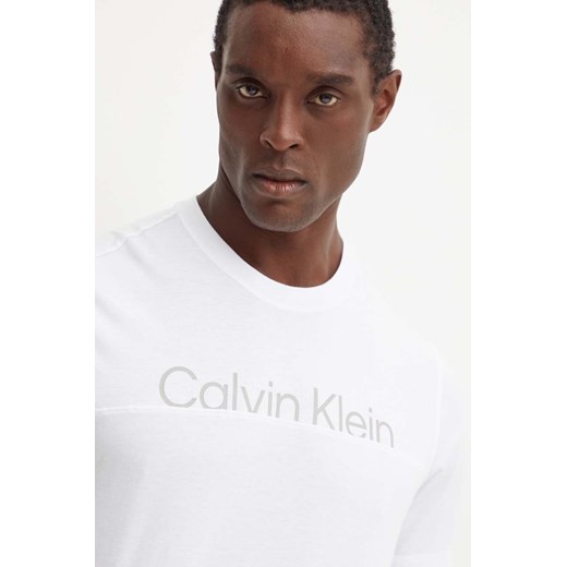 Calvin Klein Performance t-shirt męski kolor biały z nadrukiem 00GMF4K142 ze sklepu ANSWEAR.com w kategorii T-shirty męskie - zdjęcie 174805488