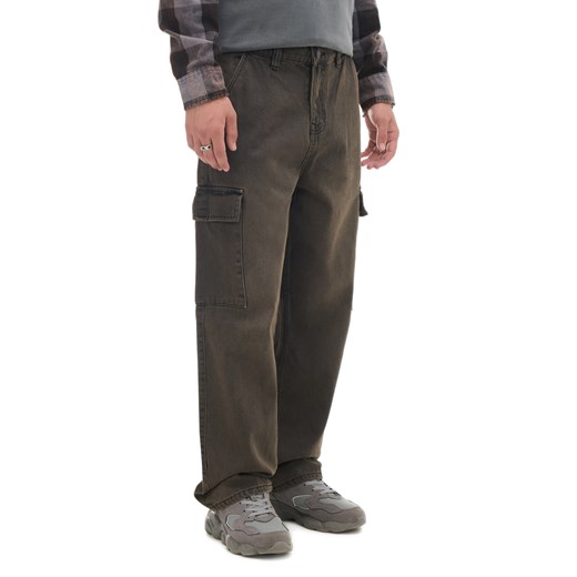 Cropp - Jeansy baggy z kieszeniami cargo - brązowy ze sklepu Cropp w kategorii Jeansy męskie - zdjęcie 174843587